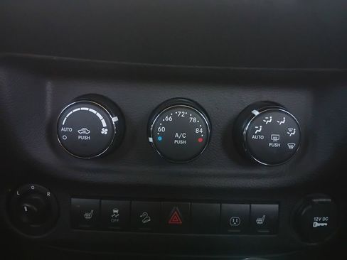 Used 2017 Jeep Wrangler Unlimited Rubicon image 4