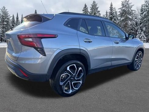 Used 2024 Chevrolet Trax RS image 7