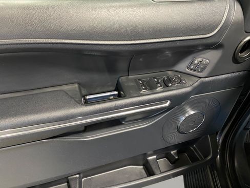 Used 2022 Ford Expedition XLT AWD/4WD image 9