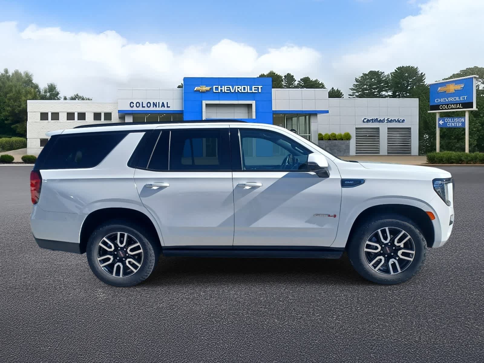 Used 2021 GMC Yukon AT4 w/ AT4 Premium Package AWD/4WD image 3