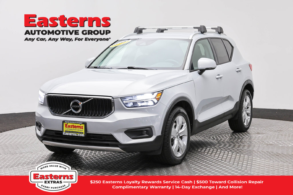Used 2021 Volvo XC40 T4 Momentum FWD image 1