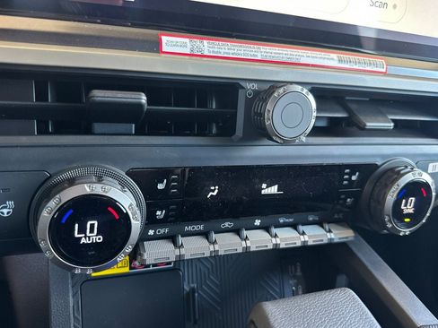 New 2026 Toyota Tacoma TRD Off-Road w/ TRD Off Road Premium Package AWD/4WD image 22