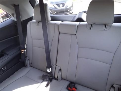 Used 2016 Honda Pilot Touring image 8