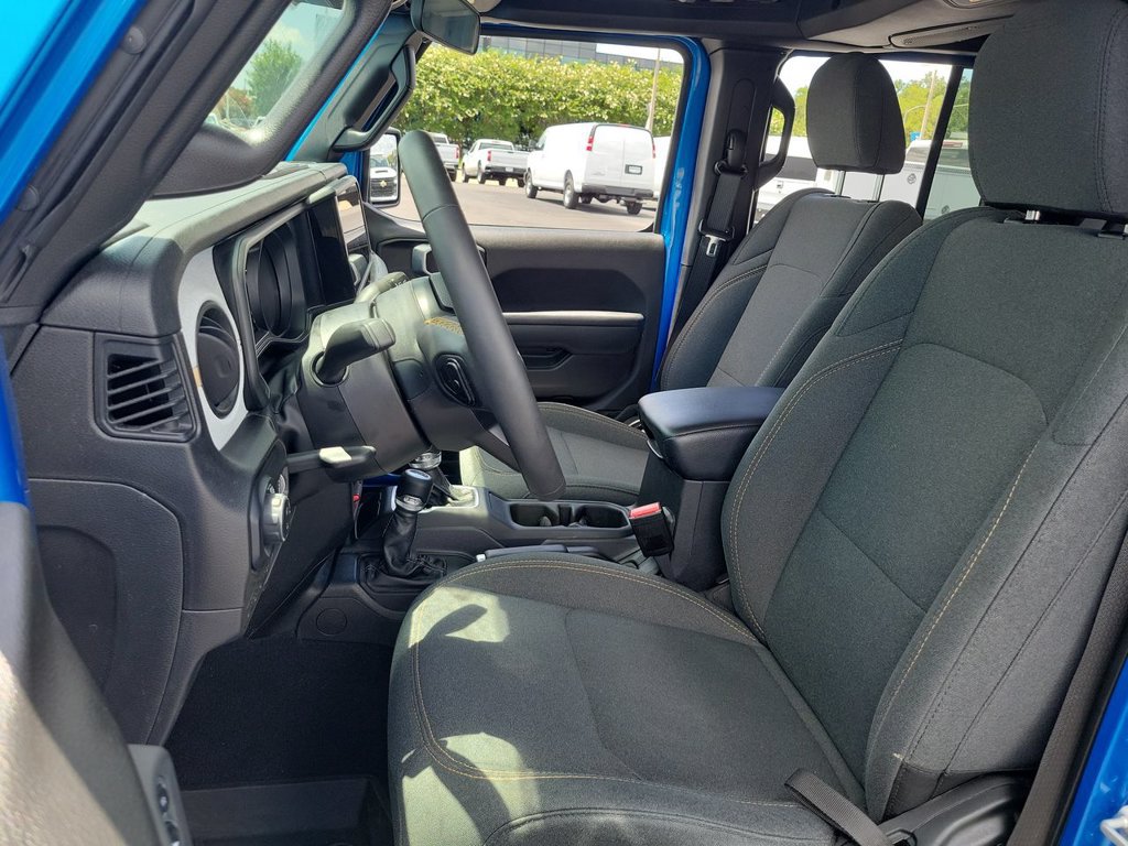Used 2024 Jeep Gladiator Sport AWD/4WD image 18