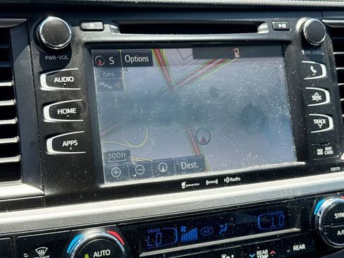 Used 2018 Toyota Highlander XLE FWD image 22