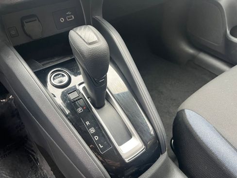 Used 2025 Nissan Versa SV FWD image 41