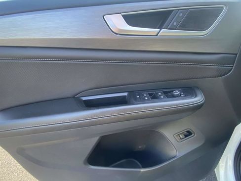 Used 2025 Volkswagen Atlas Cross Sport SE FWD image 19