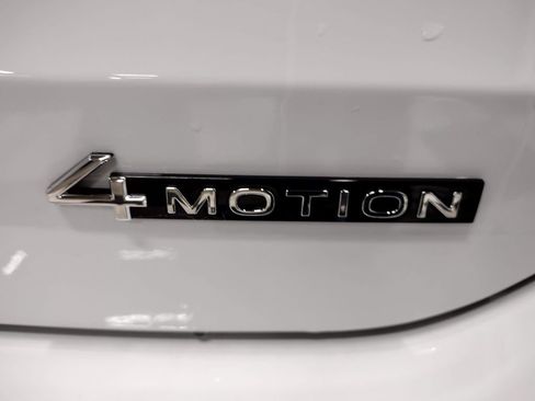 New 2025 Volkswagen Taos SEL image 13