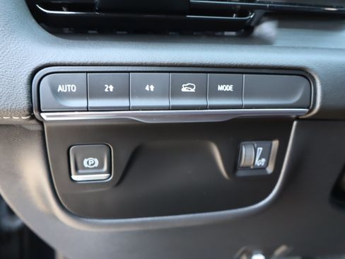 Used 2024 Cadillac Escalade Premium Luxury AWD/4WD image 24