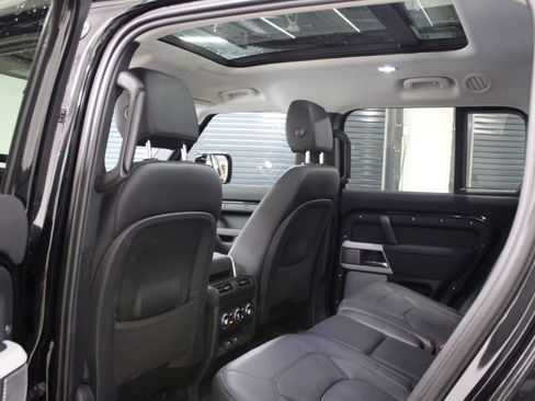 Certified 2023 Land Rover Defender 130 SE AWD/4WD image 39