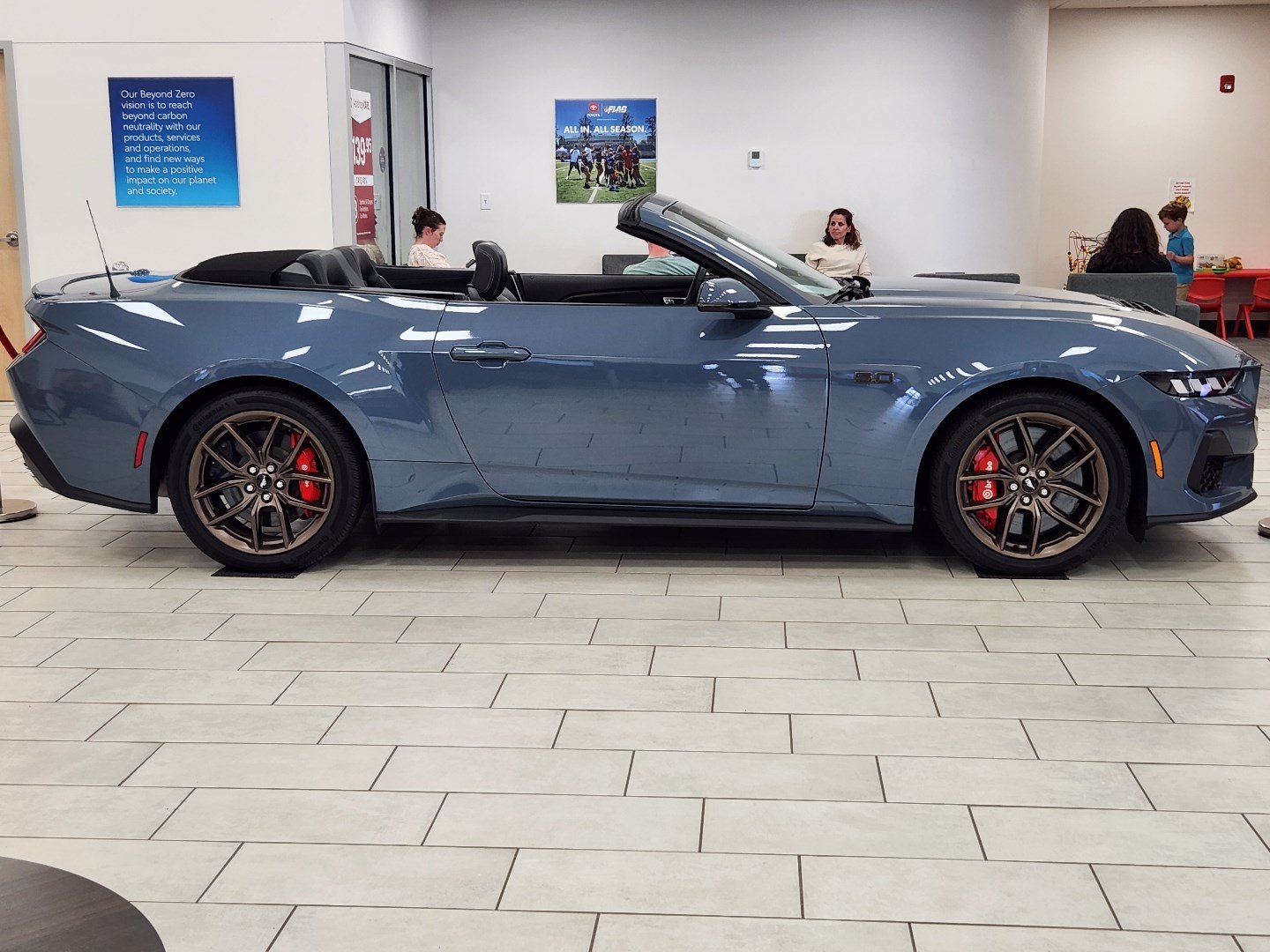 Used 2024 Ford Mustang GT Premium RWD image 3