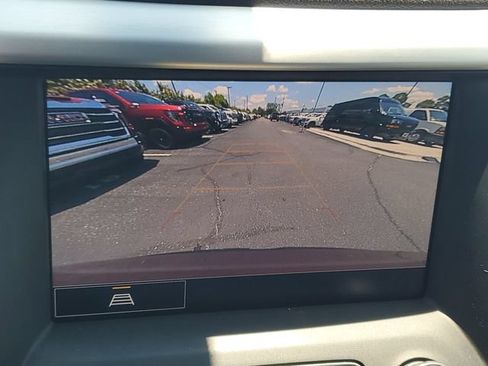 Used 2022 GMC Acadia SLT w/ Preferred Package FWD image 17