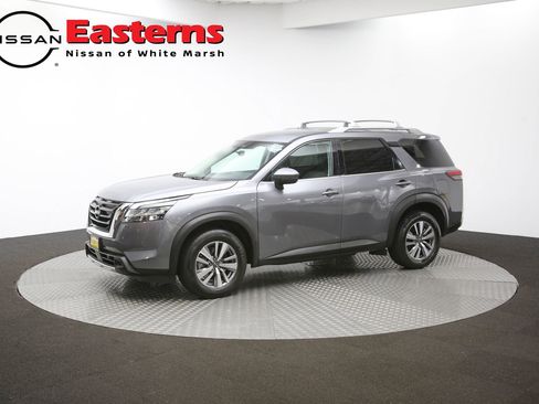 Used 2023 Nissan Pathfinder SL AWD/4WD image 56