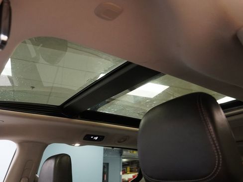 Used 2020 Chrysler Pacifica Limited FWD image 4