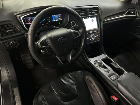 Used 2017 Ford Fusion Titanium image 4