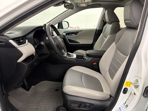Used 2021 Toyota RAV4 XLE Premium AWD/4WD image 14