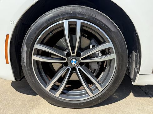 Used 2022 BMW 740i xDrive w/ M Sport Package image 20