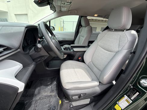 Certified 2025 Toyota Sienna LE FWD image 13
