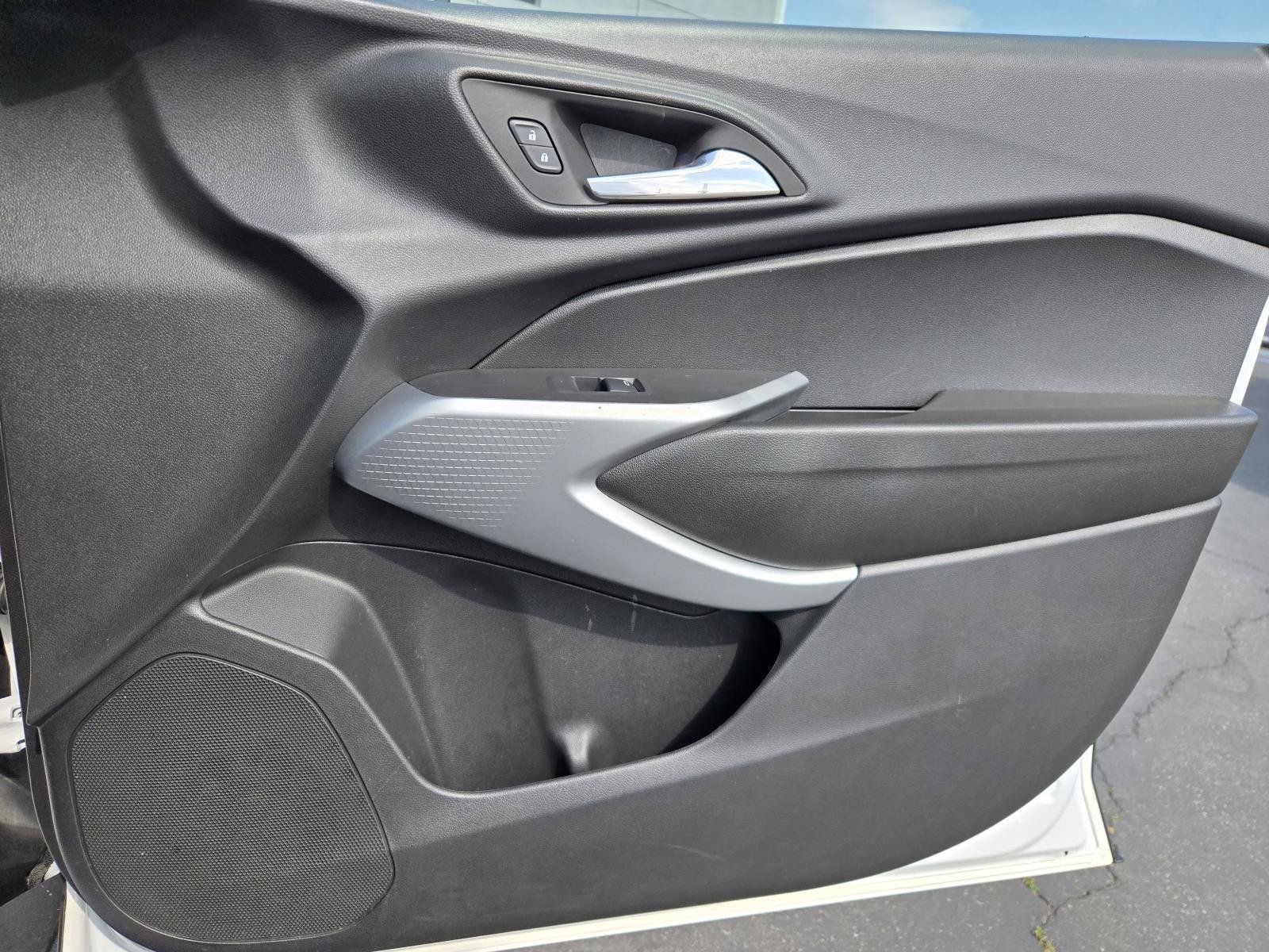 Used 2024 Chevrolet Trax RS w/ Sunroof Package FWD image 33