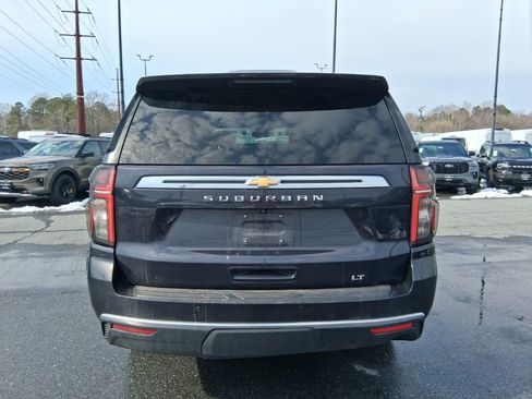 Used 2024 Chevrolet Suburban LT image 6