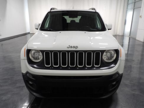 Used 2018 Jeep Renegade Latitude w/ Popular Equipment Group FWD image 2