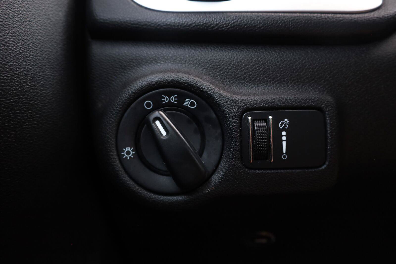 Used 2015 Dodge Dart SE w/ Convenience Group FWD image 32