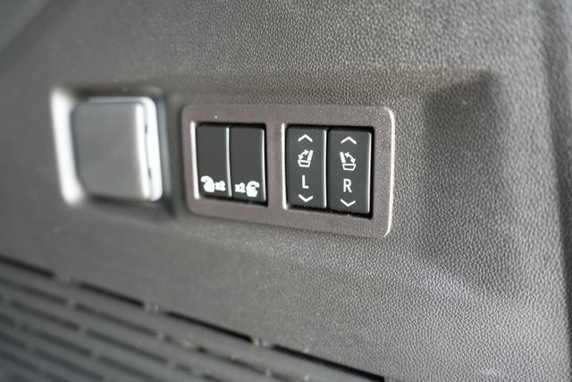 Used 2023 Chevrolet Tahoe Premier AWD/4WD image 11