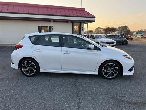 Used 2017 Toyota Corolla iM w/ Carpet Mat Package image 4