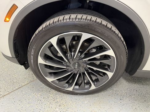 Used 2025 Lincoln Aviator Reserve w/ Illumination Package image 32