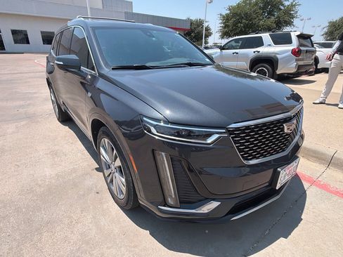 Used 2023 Cadillac XT6 Premium Luxury w/ Technology Package FWD image 3