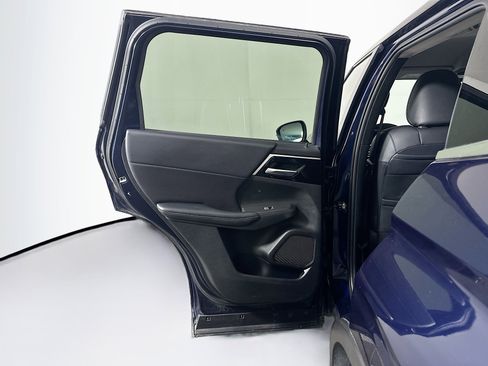 Used 2024 Mitsubishi Outlander SE image 26