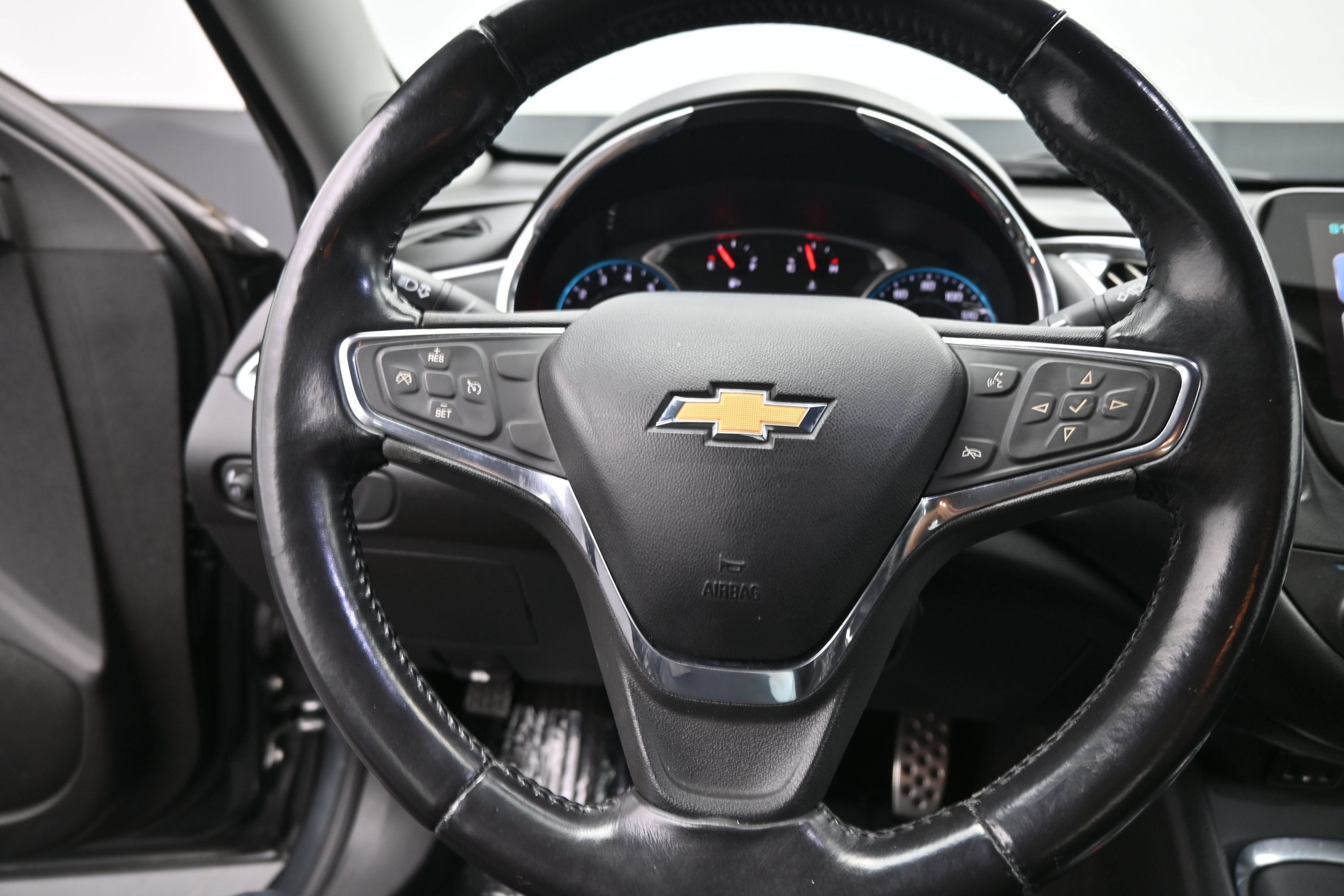 Used 2017 Chevrolet Malibu LT w/ Leather Package FWD image 22