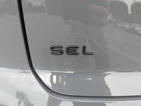 New 2026 Volkswagen Atlas Cross Sport SEL R-Line image 18