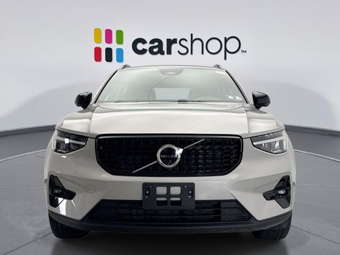 Used 2025 Volvo XC40 B5 Plus AWD/4WD image 8