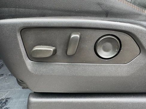 Used 2023 GMC Sierra 1500 AT4 image 19