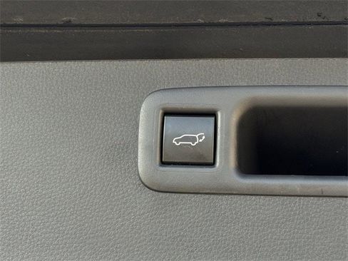 Used 2023 Toyota Highlander LE image 33