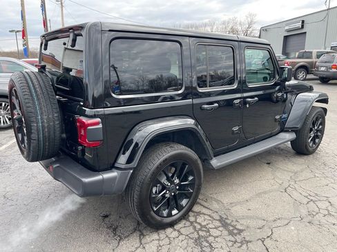 Used 2025 Jeep Wrangler Unlimited Sahara image 3