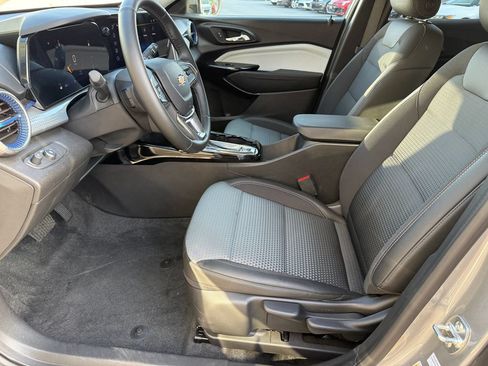 Used 2026 Chevrolet Trax LT w/ Driver Confidence Package FWD image 24