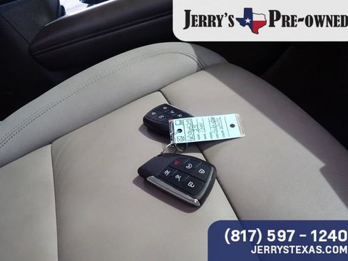 Used 2025 Chevrolet Suburban LT w/ Comfort Package AWD/4WD image 28