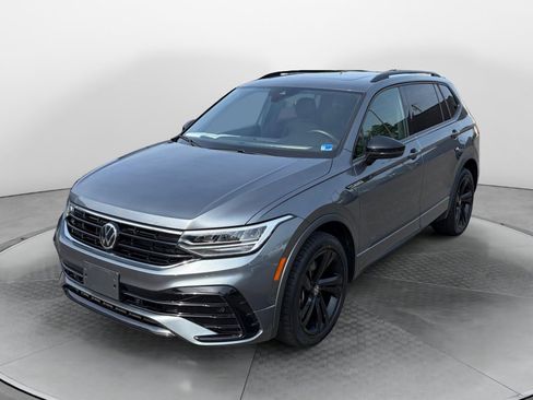 Used 2024 Volkswagen Tiguan SE R-Line FWD image 3