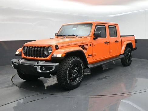 Used 2025 Jeep Gladiator Sport AWD/4WD image 4