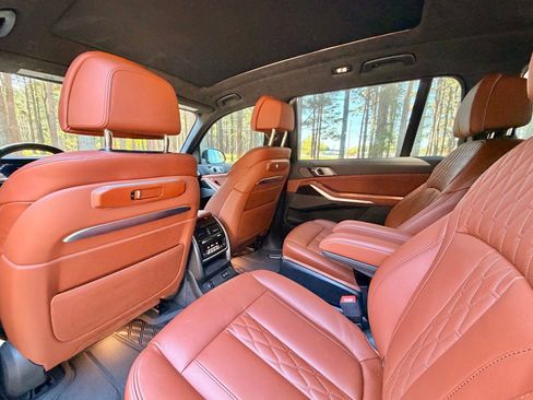 Used 2024 BMW X7 xDrive40i w/ M Sport Package AWD/4WD image 15