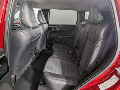 Used 2025 Mitsubishi Outlander SE FWD image 17