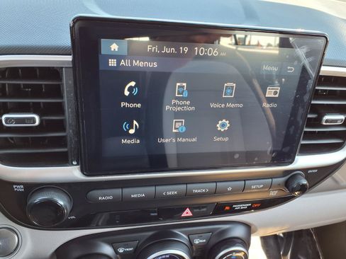 Used 2025 Hyundai Venue SEL FWD image 4