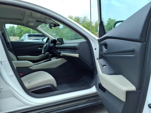 Used 2023 Honda Accord EX image 11
