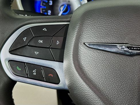 Used 2022 Chrysler Voyager LX FWD image 11