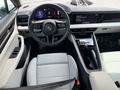 Certified 2024 Porsche Macan Turbo Electric AWD/4WD image 17