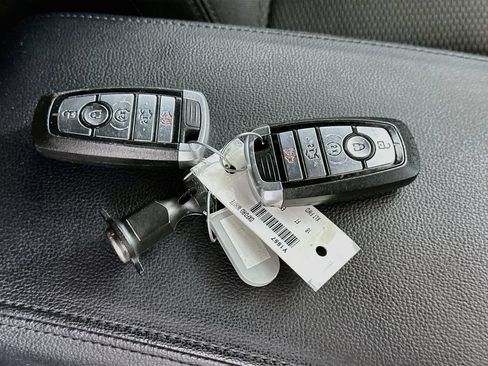 Used 2018 Ford Explorer XLT w/ Equipment Group 201A FWD image 34