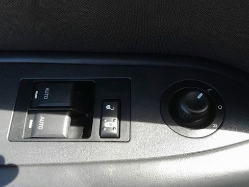 Used 2014 Dodge Challenger R/T RWD image 12