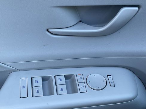 Used 2025 Hyundai Kona SEL image 12